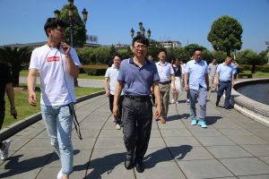 清華大學(xué)專(zhuān)家到仁和集團(tuán)考察調(diào)研