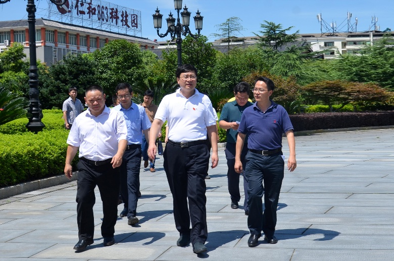 宜春市委常委、副市長陳如標(biāo)到仁和集團(tuán)調(diào)研 (1)(1).jpg